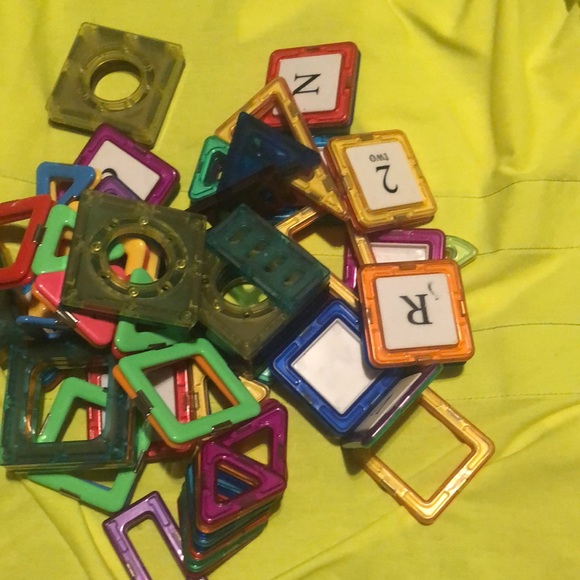 Lot of over 70 Magnetic Building Pentangon, Triangles & Squares - Picture 3 of 5